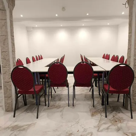 Des Arcades Hotel 3*